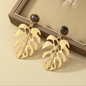 🪫1 left! NWT 14K Gold plated retro bohemian leaf earrings new with tags